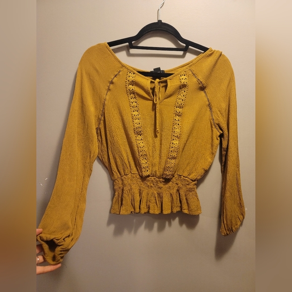 U2B Longsleeves with Stretchy Waist Blouse - Picture 2 of 9